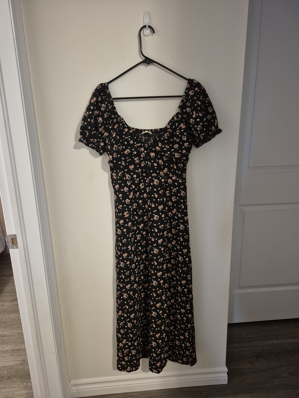 Black Floral Puff-Sleeve Midi Dress